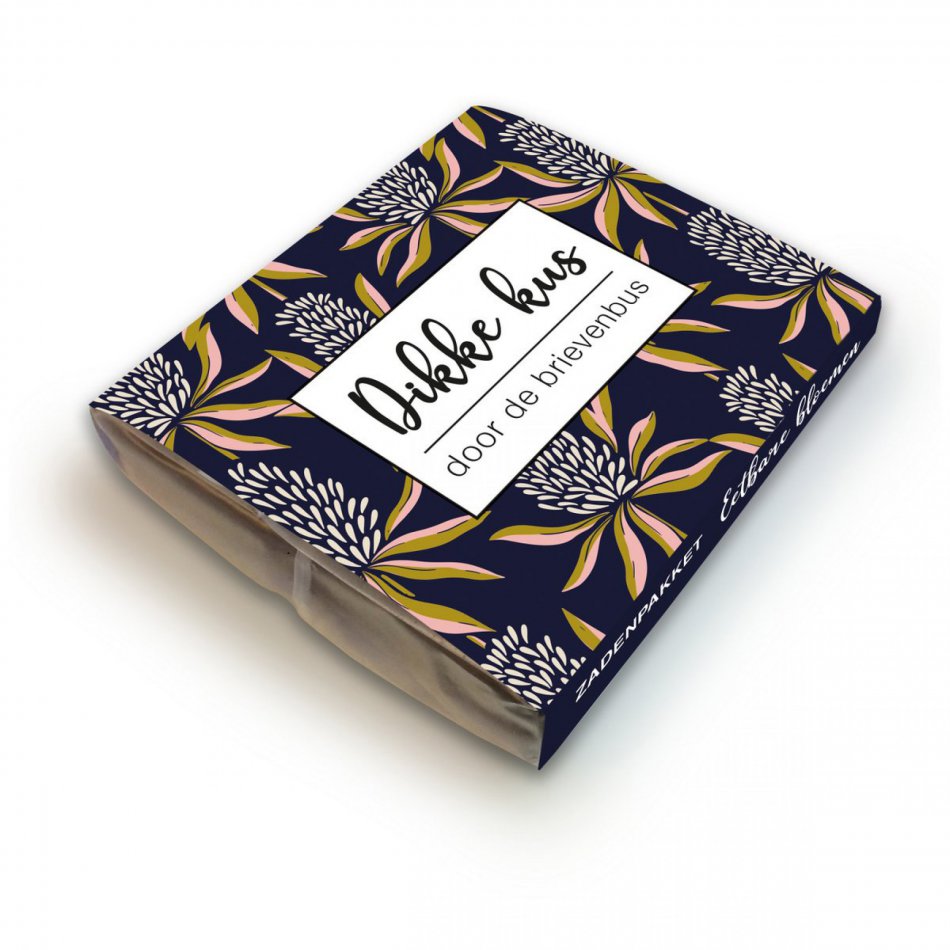 Dikke kus door de brievenbus